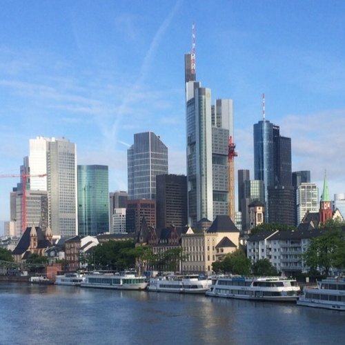 Loving skyscrapers, planes, trains and big cities! That's why I love #Frankfurt ;-)
⌘