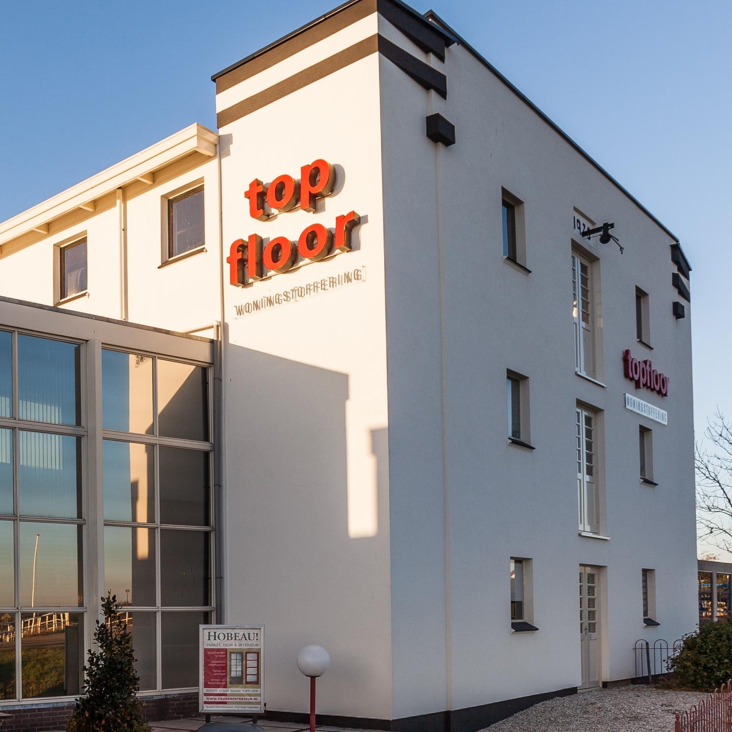Topfloor biedt u een ruime en moderne collectie woningstoffering.
In onze sfeervolle showroom kunt u terecht voor advies voor het stofferen van uw huis.