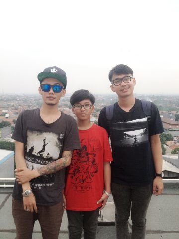 Pahlawan mata 4 *nerd*