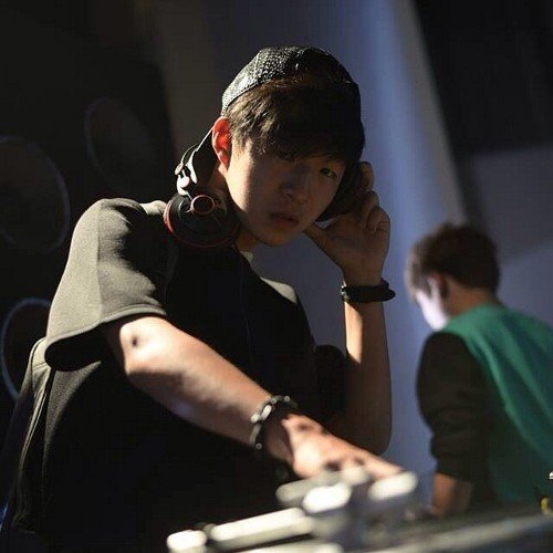 กระผมบอทนายมิณทร์ ยงสุวิมล เพ้อตามอารมณ์ ชอบบ่นๆๆ คุยเก่ง New Single  รักแล้วไปไหน ติดตามข่าวสารและรูปต่างๆได้ที่ #favorite ขอบคุณที่อ่านครับ open:02-04-12