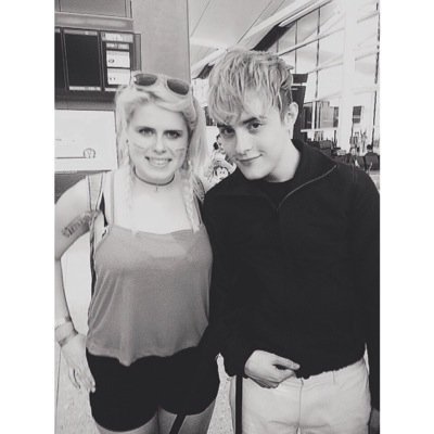 3 jedward fans! Question @planetjedward edward whats it like being in a relationship with sabrina?