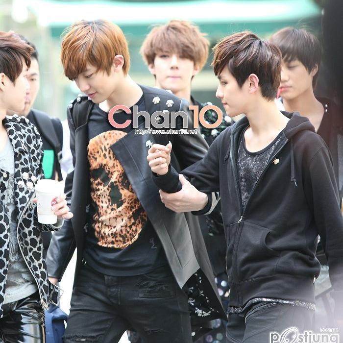 exo#WeAneOne!!!! 
ผมเป็นคนหนึ่งที่ชื่นชอบพวกพี่ๆๆเอามากๆๆเลยฮะและจะรักพวกพี่ๆๆโอป้า exo ตลอดไป~~~~~~
# I Love you exo โอป้าทุกคนฮะ