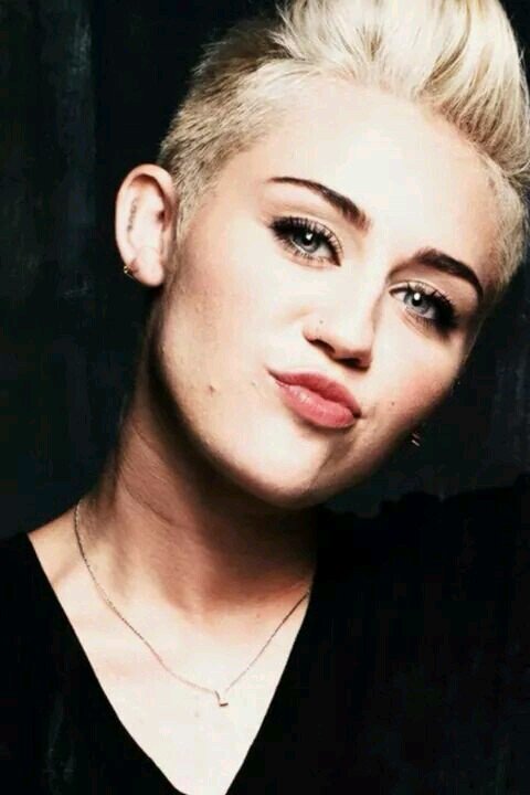 -Miley Cyrus- Vampiro -