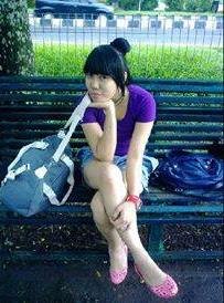 Jika cinta sejuta, kan kupilih satu saja, yang sederhana, yang mnjanjikan bahagia.