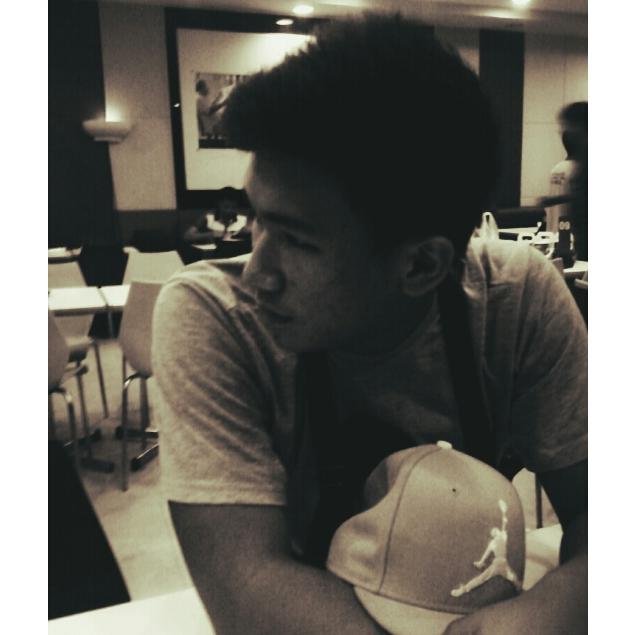 JnssnGnzls's profile picture. . . . . . ♿