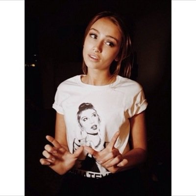 Can you follow @DARNICY please? I gave you a free follow !!!! !!!! !!!!
