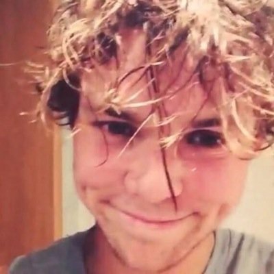 A free follow cos i love all of you! follow @5seconds0fcara. Ask for a fb :)
