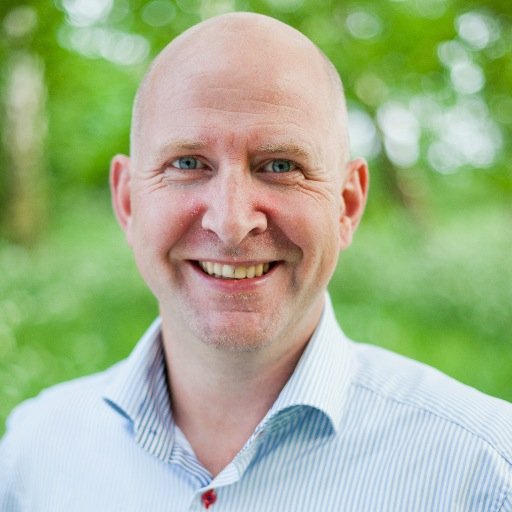 Moderat kommunpolitiker i Kalmar. Entreprenör och egenförtagare inom reklam, media och it.