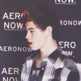 ayee u beautiful would u pls follow? @cashewsbaex it means soso much ily staystrong ps:ur fav loves u he always will.