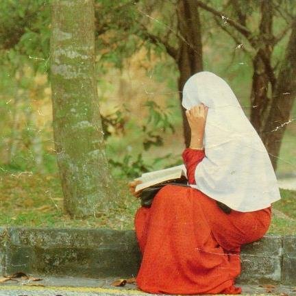 menjadikan kisah sebagai teman hidup dan catatan sebagai seni kehidupan