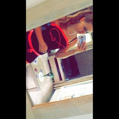 Insta: justmexbritney App: vraag maar Keep your head high and your middelfingher higher❤️❤️❤️