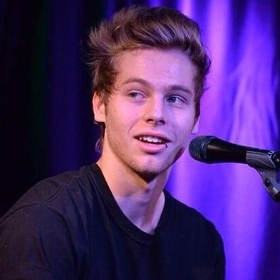 Dont follow me follow @lovethemmo instead & turn her notifications on x