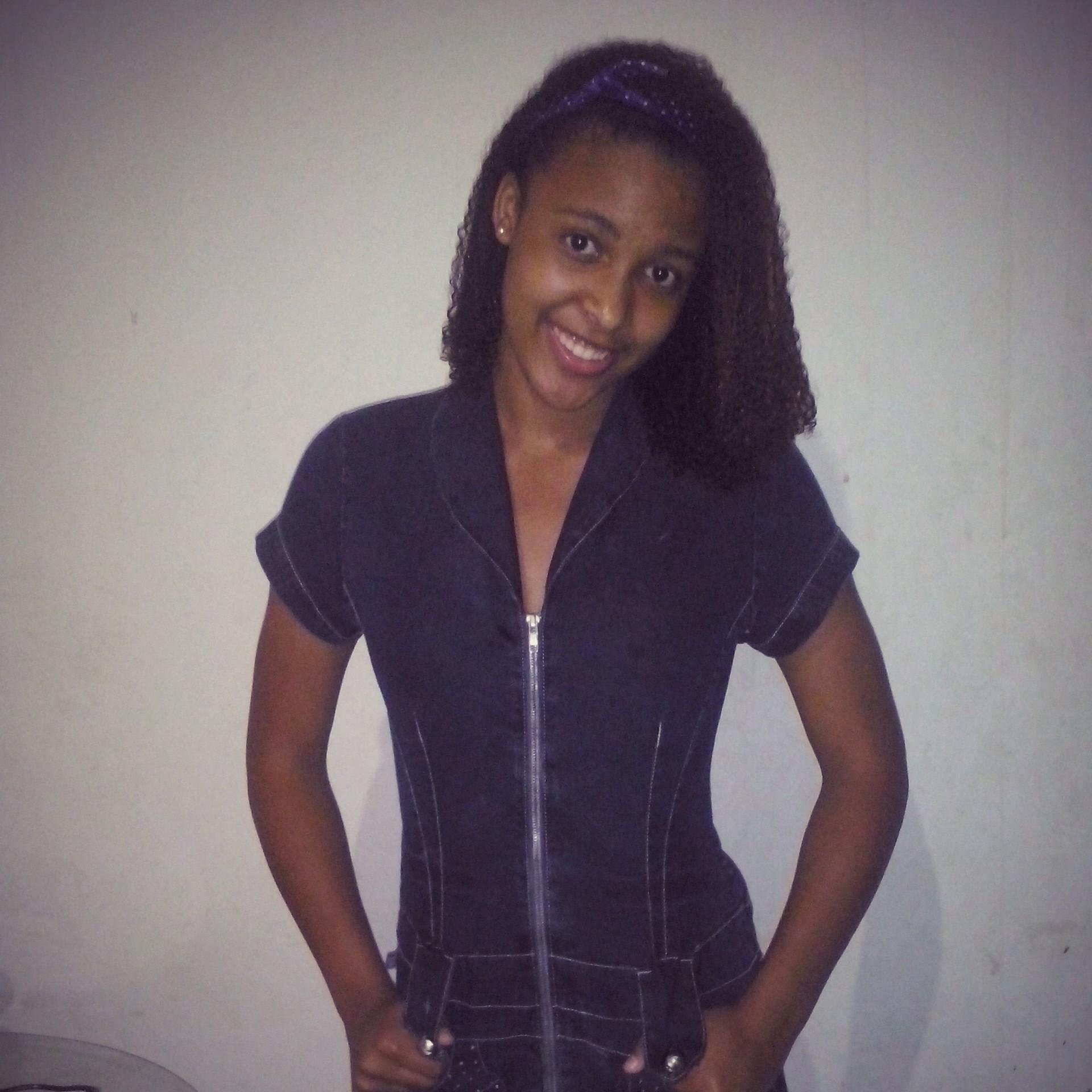 Adoradora de Deus, Filha, Amiga, Jovem cristã, Estudante.. Jesus é o caminha pra vida eterna, tuuudo pra mim !! ♥ https://t.co/vcniHUMcq9