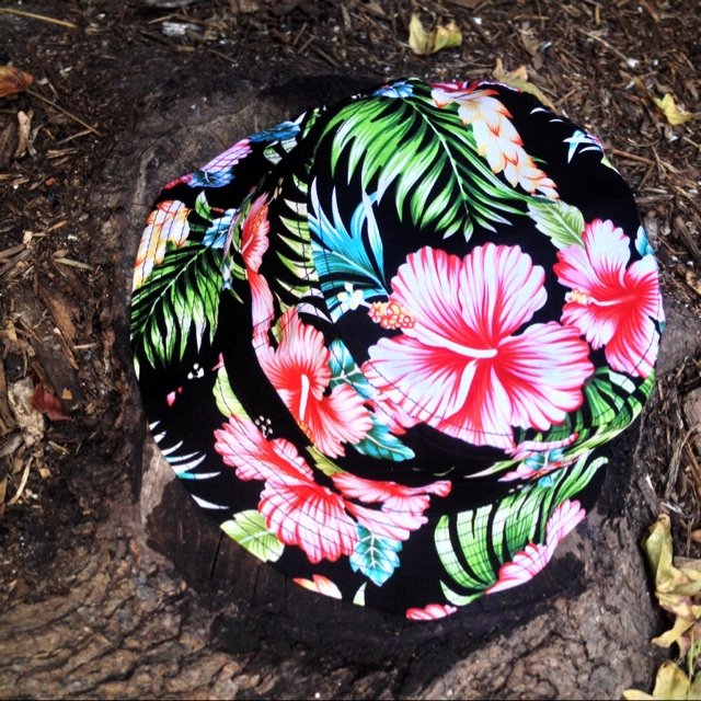 FloralWave, LA
Custom snapbacks & 5 panels
Shop : http://t.co/GMeMDJdsOa