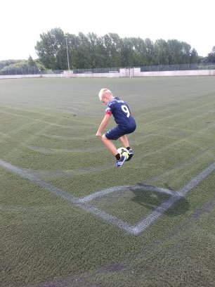 Mechanical Engineer,Vauxhall Cavaliers youth coach, believe in kids enjoyment and letting them express themselves whatever the result. LFC ticket holder