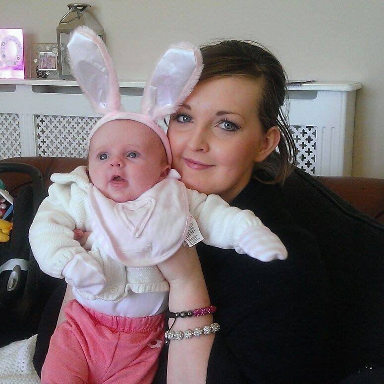 Award winning fully qualified hairdresser . Aged 22 and a mother of a beautiful daughter :)