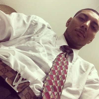 Name millz 21 I smoke hella b my sign gemini I'm pr dr n italian I'm 6'1 slim brown eye.can keep a convo layed back In aRelationship folw @tillzmyshit instgram