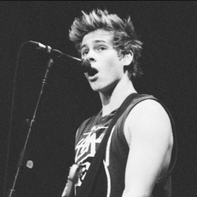 ️Im in love with two bands that go by the names of One Direction and 5 Seconds of Summer❤️❤️❤️PLZ LUKE❤️❤️❤️#vote5sos