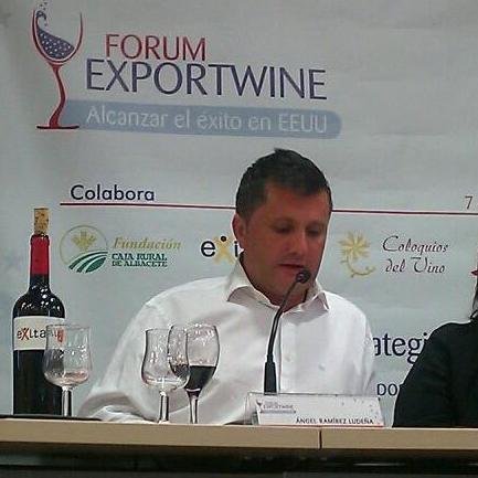 Apasionado del mundo. Todos los días una copita de vino. Viajo promocionando todos los vinos, por todo el mundo. Marketing Internacional