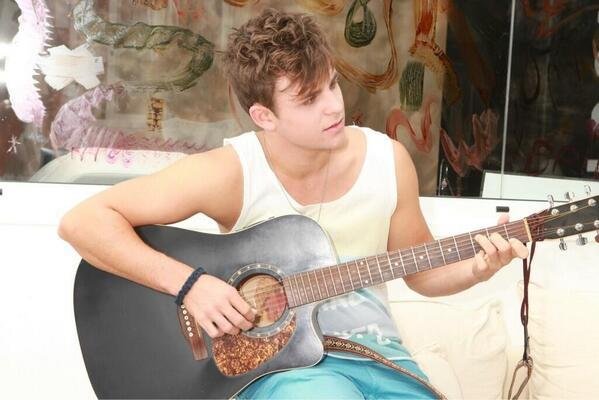 Here to promote Luke Towler in France. You will find all his latest news. Follow him. @towlerluke
my personal account : @key_drauhl