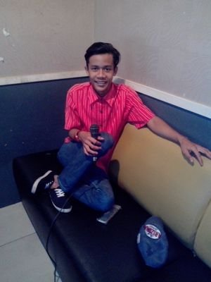 hye i'm nazrul/18/kluang johor you follow me,i follow you back..thanks...