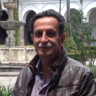 jubilado como profesor universitario de la Universidad de Cuenca, Ecuador. Interesado en temas de historia cultural y comprometido con la educación.