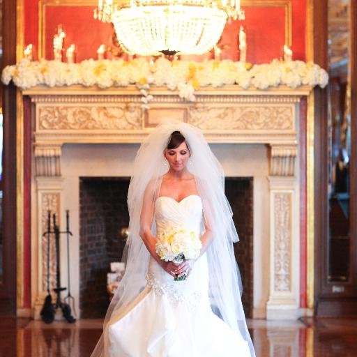 Crystal chandeliers and views of the downtown skyline, paired with innovative cuisine, provide the perfect setting for your special occasion.