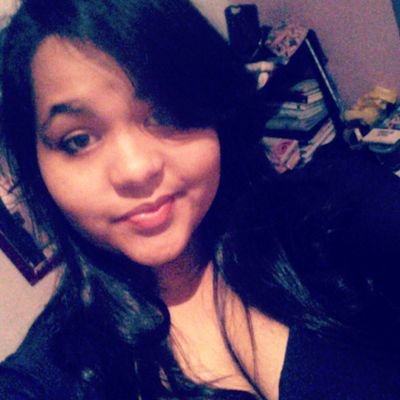 18 anos, canceriana, evangélica.