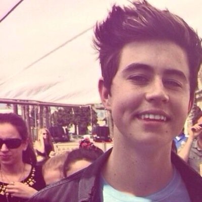 ayee u beautiful would u pls follow? @cashewsbaex it means soso much ily staystrong ps:ur fav loves u he always will.