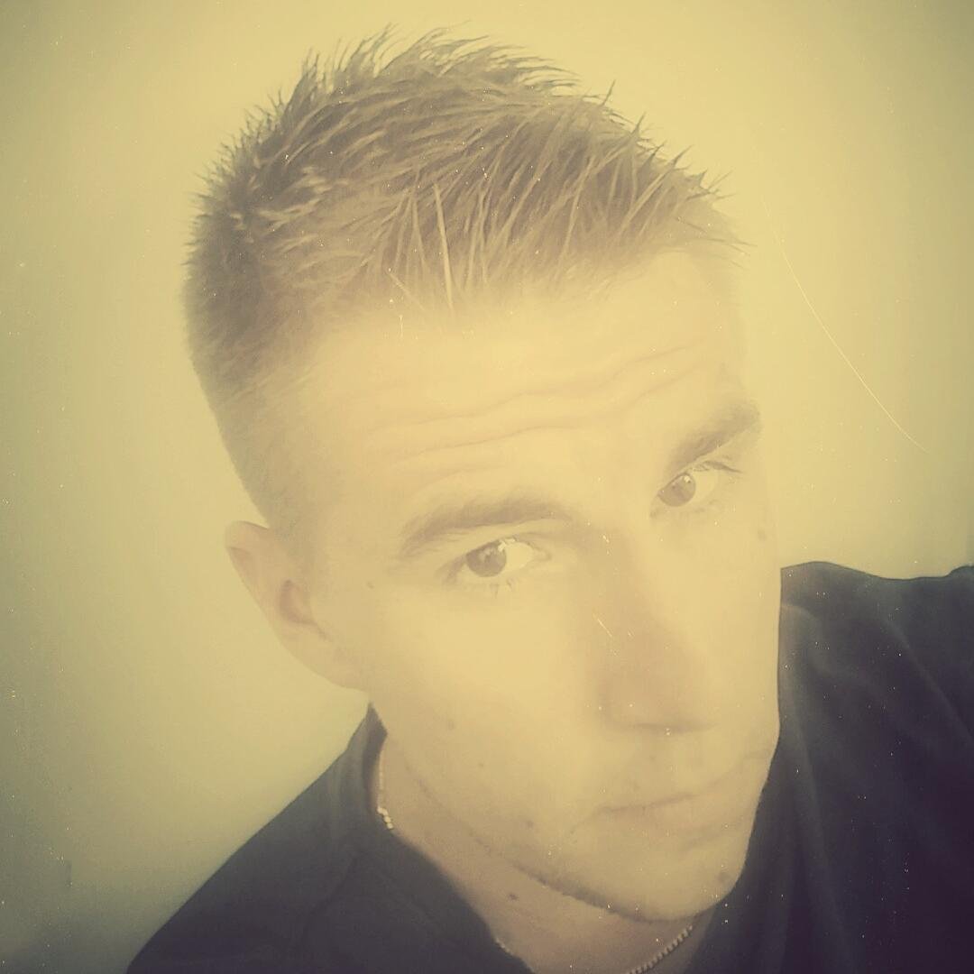 Mazfer's profile picture. #WebDesigner | RSN: Maz | #Insaniac | #Fitness | #BodyCombat