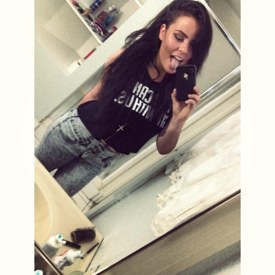 25. Singer. Existential. Whiskey enthusiast. Instagram: youniversa