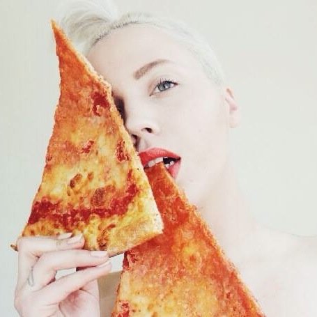 juliadecourcy's profile picture. INSTAGRAM  @juliadecourcy