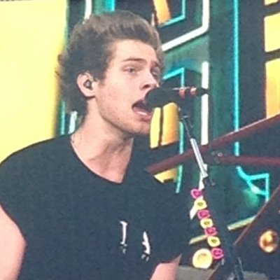I think i know a thing or two about @5sos... 0/5 0/4