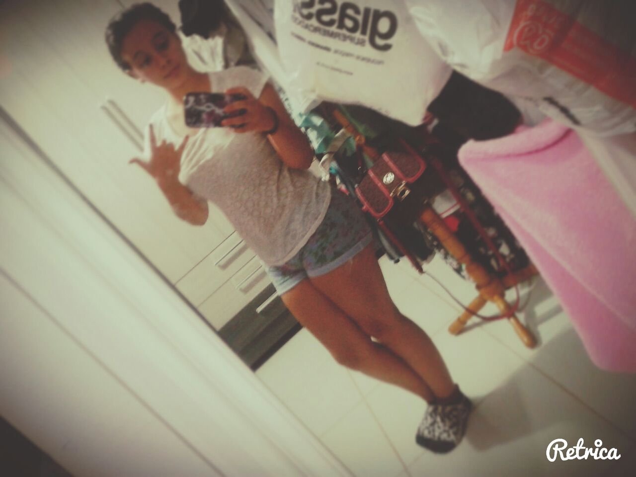 •Abααiixo dє Dєus E αciimα dos tяouxαs. ;)