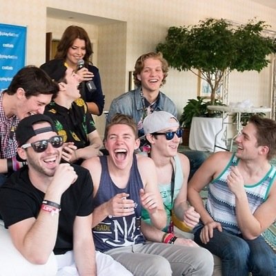 Hey im Kayla✌️ I like SDK, so you should follow me