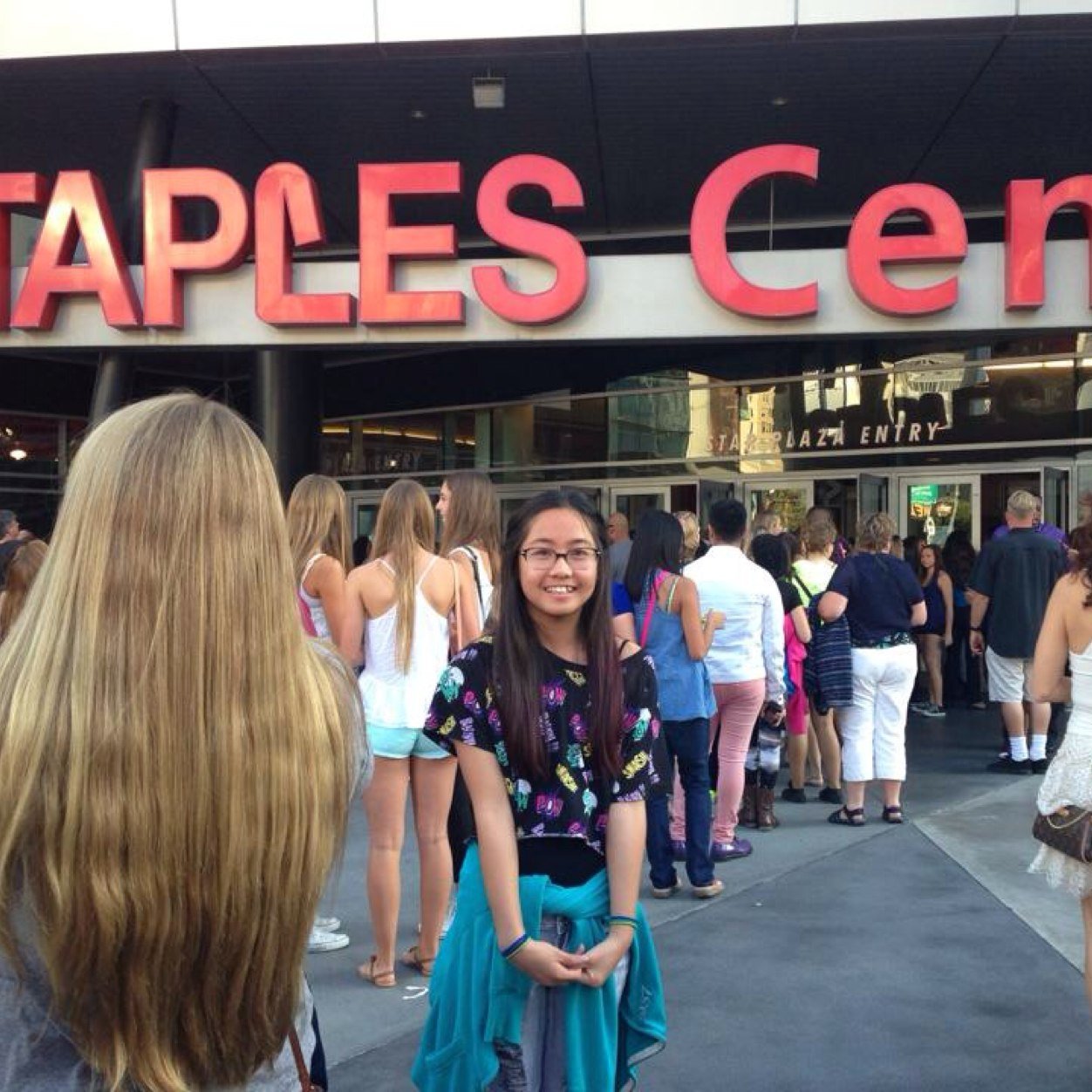 Sup ya'll I'm Shelley but I like to be called Shells, I luv food and my family!!! I FOLLOW BACK!!!
