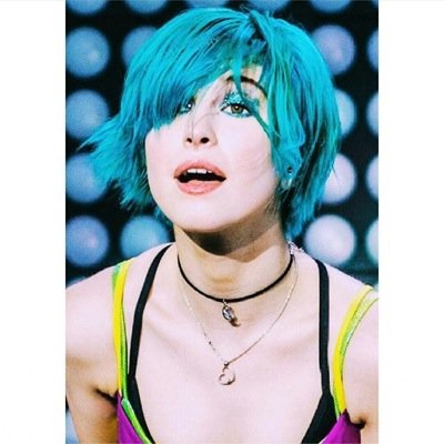 Hi I am the twin of a singer. (Obviously RP.)