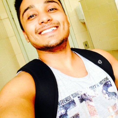Vou sorrir mesmo triste. Vou me levantar mesmo após cair. Sempre fui assim, feliz, persistente e acima de tudo forte.