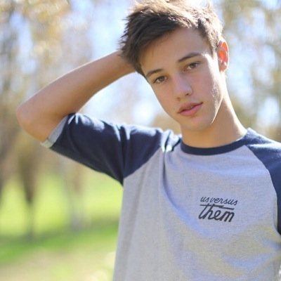 You got a free follow so please follow @lovedallas01!