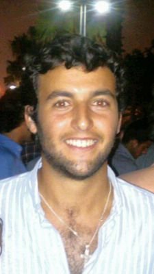 Estudiante de ingenieria industrial en la universidad de Sevilla,amante del deporte, la feria y la semana santa de sevilla, español y ante todo catolico.