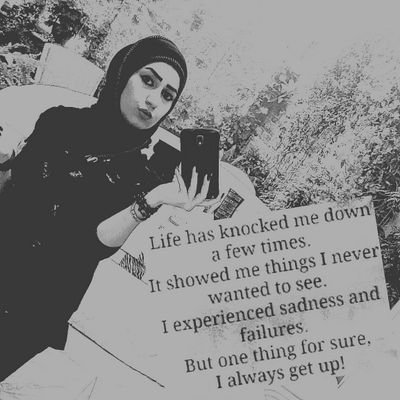 من آرقَى فُنُون آلآنسآنِيَّہ آبتسَآمَہ رغمَ عَصفِ آلآوجَآع وآلآحزآن