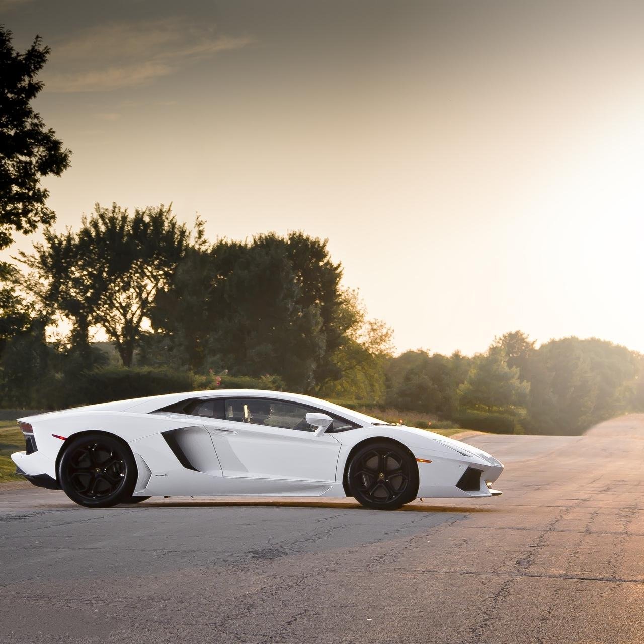 - Writer at http://t.co/pnAb5h6afG - For business or questions: strongestcars@gmail.com - Posting pictures of the strongest cars.