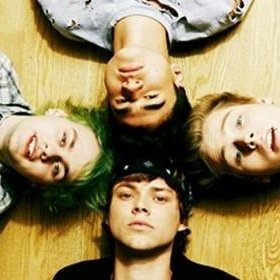 DONT FOLLOW THIS ACCOUNT INSTEAD FOLLOW @hxmmospenguin_ SHE FOLLOWS BACK, I PROMISE