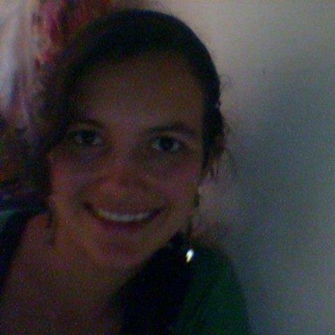 sonriente, me encanta escuchar historias de terror, leer y compartir - ENTRE OTROS...