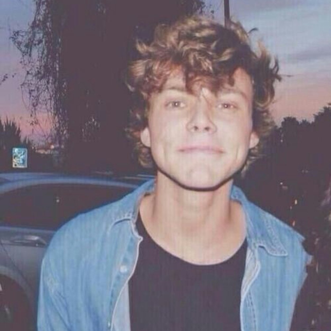 Don't follow this account follow @hemmoftboca instead, I follow back. Ily and I hope your sunsine follows you.