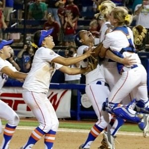 ilovesoftball96's profile picture. | On a field near you | shortstop pitcher | #9 | #babyanon