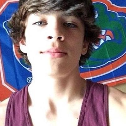 breadsticks & hayes grier's smile |