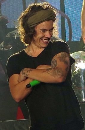 hiii im a free follow but honey can u follow @smkeweedftz0uis? she will give u fb if u ask her tysm ily