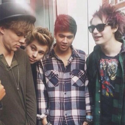 RT my tweets to vote n follow @ToySoldiersMT please☺️