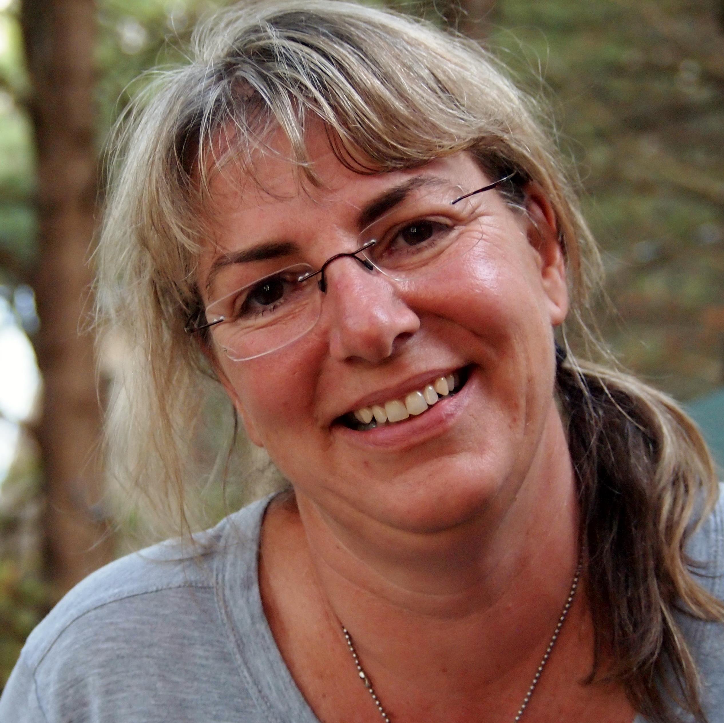 aylnshu12's profile picture. 